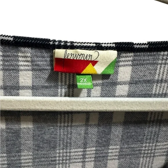 Fervour plaid tunic top size 2X - Picture 2 of 4